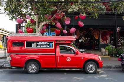 The Chiang Mai Transit & Survival Blueprint: Red Songthaew Hacks, Scooter Police Checkpoints & Burning Season Escape Routes
